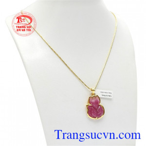 Bộ trang sức hồ ly ruby đẹp được chế tác từ ruby thiên nhiên.