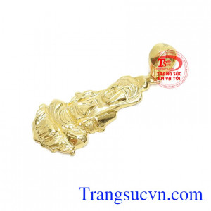 Sản phẩm vàng được chế tác tinh tế với các được nét chạm khắc tỉ mỉ. Mặt dây phật bà quan âm vàng 18k