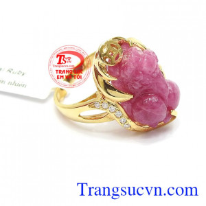 Nhẫn vàng màu tinh tế gắn tỳ hưu đá