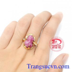 Nhẫn ruby tỳ hưu ngậm tiền bọc vàng 14k sang trọng