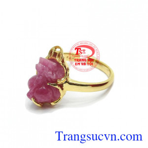 Nhẫn ruby tỳ hưu đại cát được phái nữ ưa thích