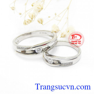 Nhẫn cưới được bảo hành uy tín, giao hàng toàn quốc.