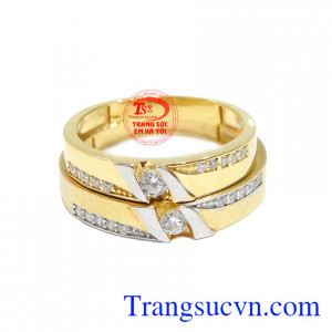  Sản phẩm chế tác từ vàng 10k sáng bóng. 