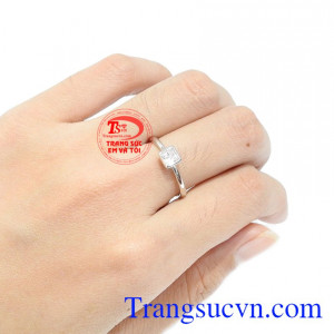 Sản phẩm chế tác từ vàng 10k, bảo hành uy tín, giao hàng toàn quốc.