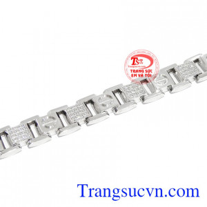 Thiết kế trẻ trung, năng động và hợp thời trang sẽ giúp phái mạnh luôn tự tin và thể hiện cá tính.