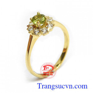 Peridot thiên nhiên là viên đá của sức sống, niềm hy vọng, may mắn và tài lộc