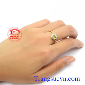 Nhẫn nữ vàng Peridot an nhiên là món quà tuyệt vời dành tặng người bạn yêu thương