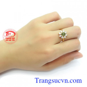 Nhẫn nữ Sapphire là món quà tuyệt vời cho người yêu thương