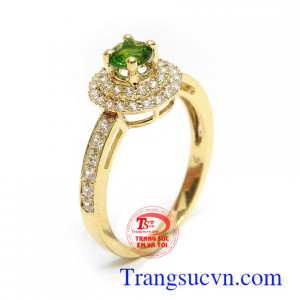 Nhẫn nữ Diopside bình an với Peridot là viên đá của niềm tin, hy vọng, bình an và hạnh phúc