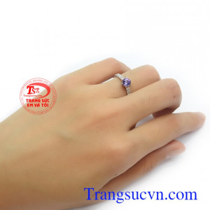 Nhẫn nữ vàng trắng 14k gắn đá sang trọng, tinh tế