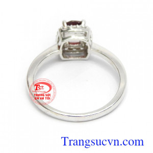 Nhẫn nữ vàng trắng gắn đá thiên nhiên sang trọng