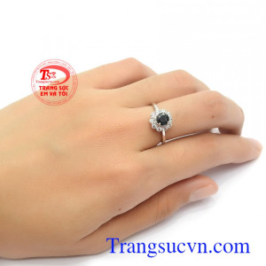 Nhẫn nữ gắn đá thời trang và phong thủy