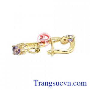 Sản phẩm thiết kế duyên dáng, nhỏ gọn, dễ dàng kết hợp cùng nhiều trang phục.