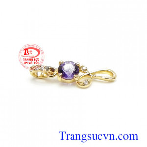 Sản phẩm giúp cải thiện giấc ngủ, tăng cường trí nhớ, đem tới sự bình an và may mắn. Mặt dây thạch anh tím quý phái