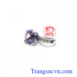Mặt dây chuyền vàng tay đá quý