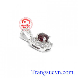 Mặt dây Granat an nhiên là viên đá biểu tượng của sự may mắn, quyền lực, niềm tin, tình bạn và sự thật, đem lại bình yên, hạnh phúc