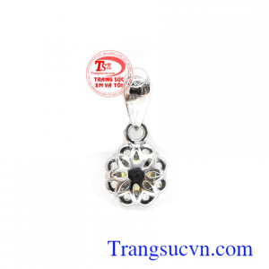 Mặt dây Sapphire là món quà ý nghĩa dành tặng người bạn yêu thương