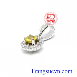 Mặt dây chuyền nữ phù hợp nhiều loại dây chuyền khác nhau