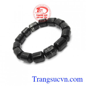 Thạch anh tóc đen mang lại nhiều may mắn, sức khỏe cho người đeo phù hợp với người mệnh mộc, thủy