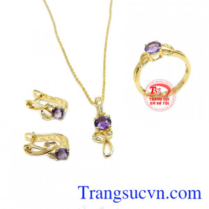 Bộ trang sức thạch anh tím hạnh phúc mang phong cách sang trọng, quý phái, thích hợp với nhiều trang phục