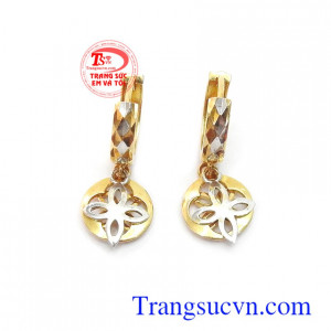 Hoa tai vàng 18k phong cách là món quà tặng ý nghĩa cho người bạn yêu thương