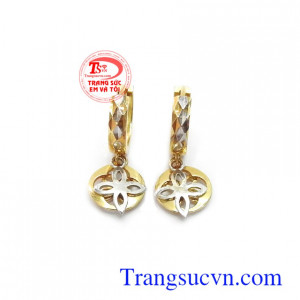 Hoa tai vàng 18k phong cách kiểu dáng tinh tế, sắc nét, tôn lên sự dịu dàng, quý phái và phong cách riêng cho phái đẹp
