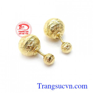 Hoa tai nhập khẩu thời trang là món quà tuyệt vời dành tặng người bạn yêu thương.