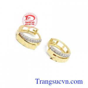 Hoa tai vàng 18k tinh tế chế tác công nghệ cao, mang lại sự hài hòa, tinh tế và thời trang cho người đeo, là món quà tuyệt vời dành tặng người yêu thương