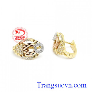 Đôi hoa tai vàng sang trọng đeo hợp thời trang phái đẹp, mang lại sự nhẹ nhàng, thanh lịch, quý phái và cá tính