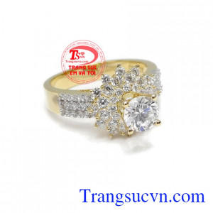 Sản phẩm được chế tác sang trọng với các hàng đá gắn tinh tế