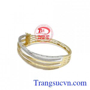 Sản phẩm vòng tay vàng 18k sáng bóng, bền đẹp
