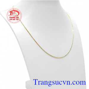 Dây chuyền nữ kiêu sa vàng 18k được nhập khẩu từ Italy với kiểu dáng vô cùng sang trọng và tinh tế. 