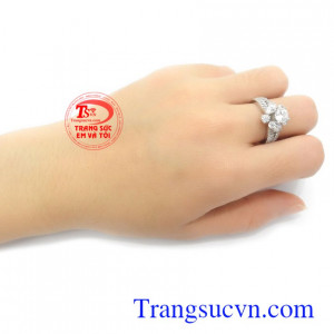 Nhẫn nữ đính đá thời trang