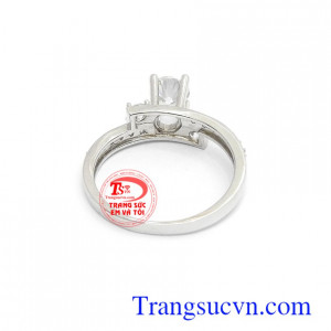 Nhẫn vàng trắng đính đá xinh xắn