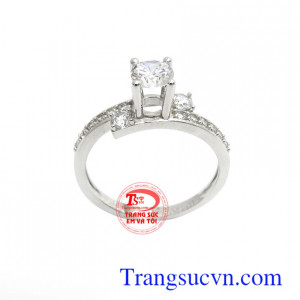 Nhẫn vàng trắng đính đá quyến rũ