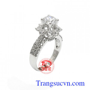 Nhẫn nữ vàng trắng thanh lịch vàng 18k chế tác độc đáo, tinh xảo, tôn lên sự quý phái, dịu dàng và phong cách thời trang cho phái đẹp
