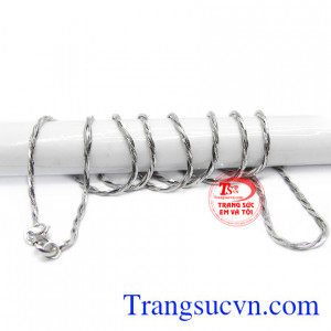 Sản phẩm thích hợp làm quà tặng, có thể kết hợp với nhiều trang phục khác nhau.