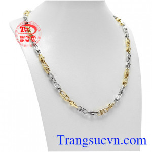 Dây chuyền nam độc đáo vàng 18k là sự kết hợp vàng trắng và vàng màu mang đến sản phẩm sang trọng.