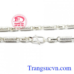 Dây chuyền nam đốt rồng được thiết kế sang trọng, tinh tế