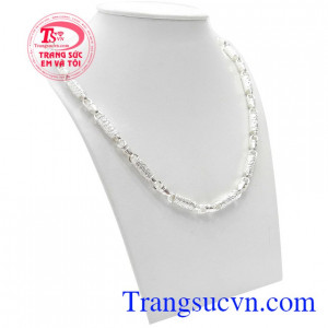Sản phẩm được chế tác từ bạc 92.5, sản phẩm bền đẹp, sáng bóng