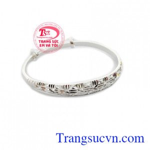 Vòng tay bạc trẻ em