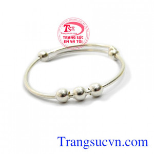 Vòng tay bạc cho bé yêu