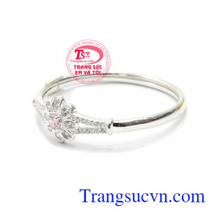 Vòng tay bạc trẻ em