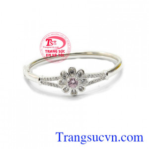 Vòng tay bông hoa xinh xắn