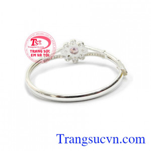  Vòng tay bông hoa xinh xắn được thiết kế độc đáo, thời trang