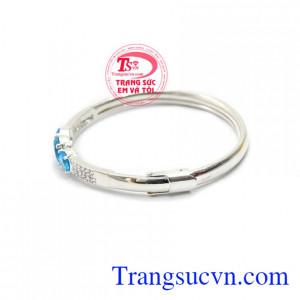 Vòng tay bạc trẻ em