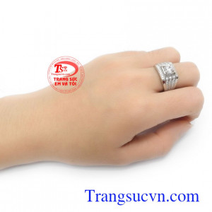 Nhẫn nam vàng trắng đính đá sang trọng