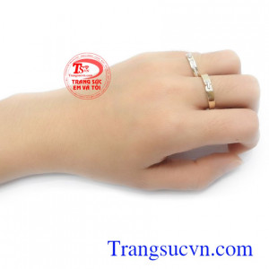 Nhẫn cưới kiểu dáng sang trọng, tinh tế cho đôi bạn trẻ