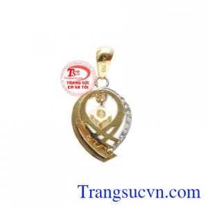 Mặt dây nữ duyên dáng 18k được chế tác tinh tế, sang trọng mang đến cho phái đẹp một sản phẩm hoàn hảo.