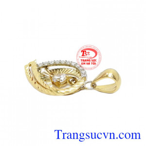 Mặt dây được bảo hành uy tín, giao hàng toàn quốc. Mặt dây nữ duyên dáng 18k